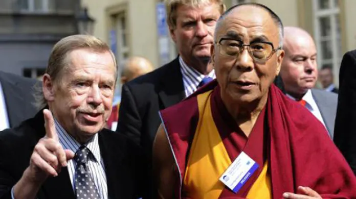 Bývalý prezident Václav Havel se 11. září v pražském Divadle Na zábradlí soukromě sešel s tibetským duchovním vůdcem dalajlamou.