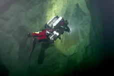 Hranická propast má nejhlubší podvodní jeskyni světa. Vědci naměřili 404 metrů