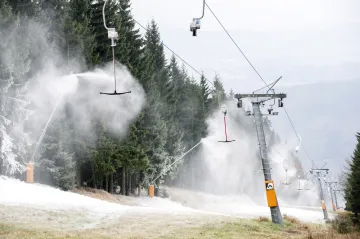 Kdy na sjezdovky? O víkendu na Boží Dar a na Černou horu