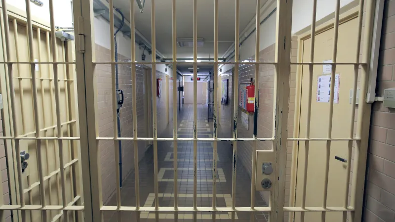 Pohled na chodbu věznice Světlé nad Sázavou