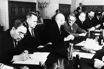 Únos, nátlak a kapitulace. Během čtyř dní Kreml donutil československé politiky schválit invazi