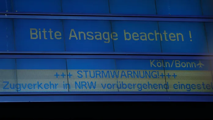 Provoz vlaků v německé spolkové zemi Severní Porýní-Vestfálsko byl zastaven kvůli obavě z orkánu