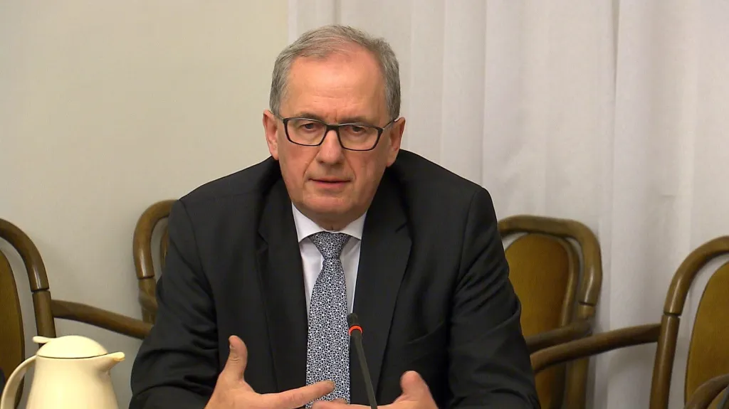 Bývalý předseda Nejvyššího správního soudu Josef Baxa na jednání podvýboru pro justici