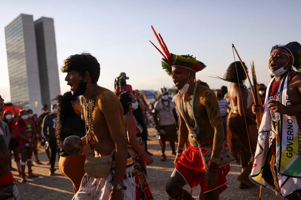 „Naši lidé zde žijí tisíce let, a to je další pokus, jak nás odstranit,“ uvedl vůdce komunity Xoklengů Brasilio Pripra. Skupina Xoklengů byla před více než stoletím odříznuta od svých tradičních lovišť, aby vytvořili prostor pro evropské osadníky