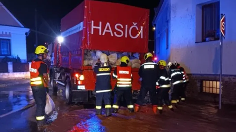 Hasiči Středočeského kraje odstraňovali následky silných bouřek