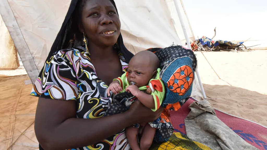 Nigerijská žena s dítětem