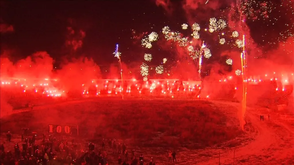 Pochod za Lužánky skončil ohňostrojem přímo na stadionu