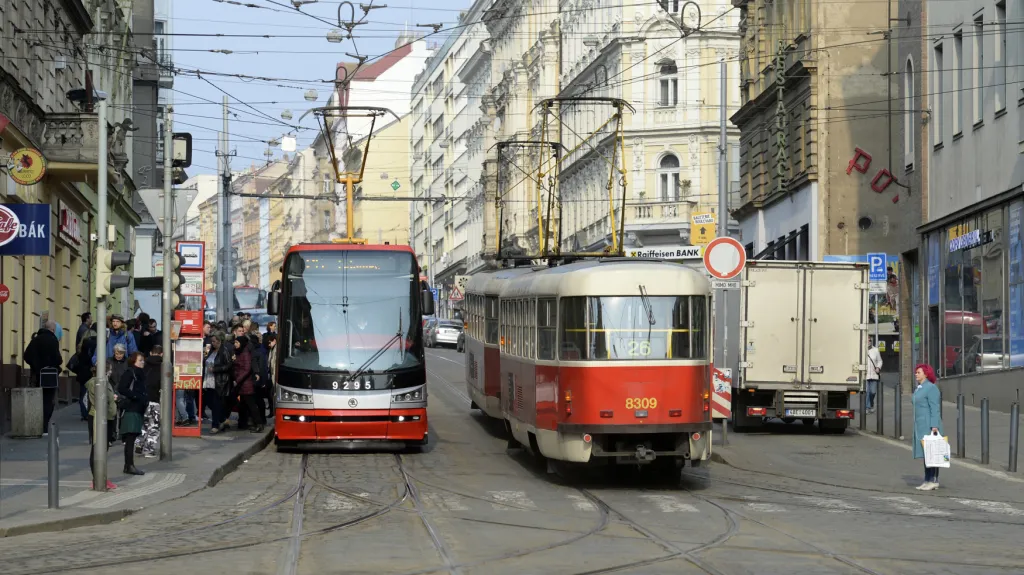 Tramvaje na zastávce Strossmayerovo náměstí