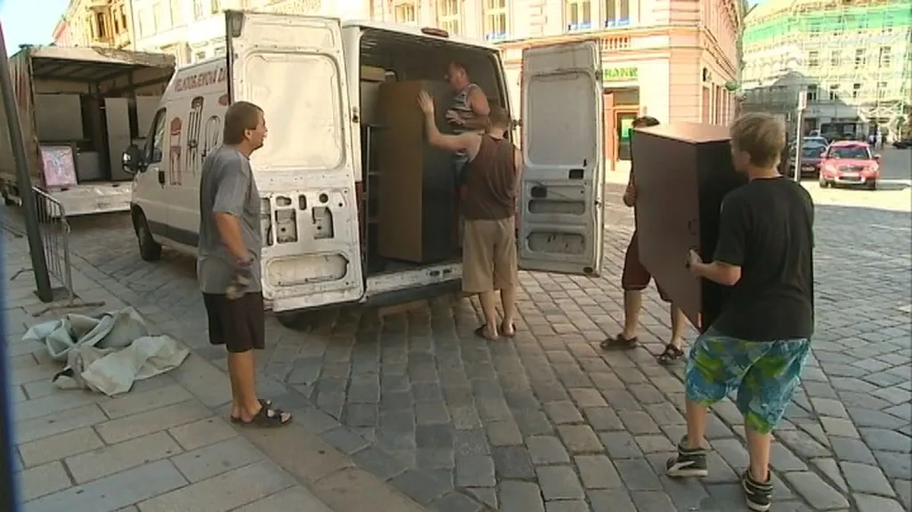 Stěhování úředníků do nového
