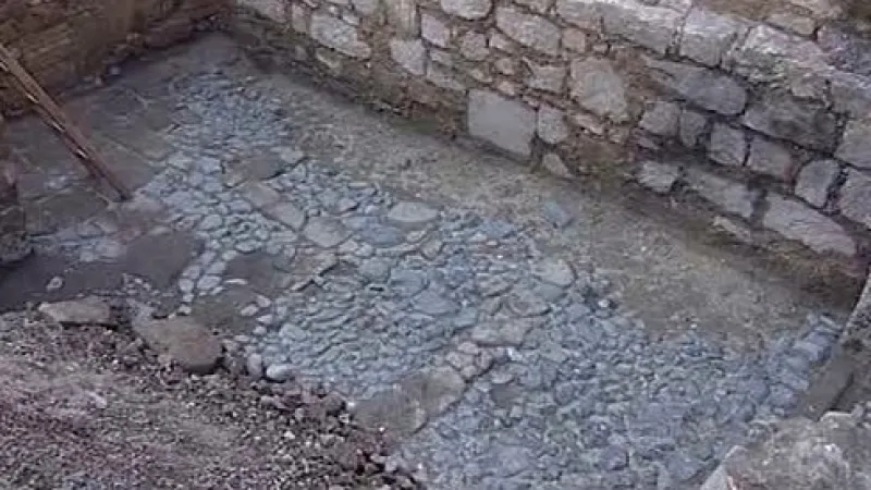 Archeologický nález na nádvoří děčínského zámku