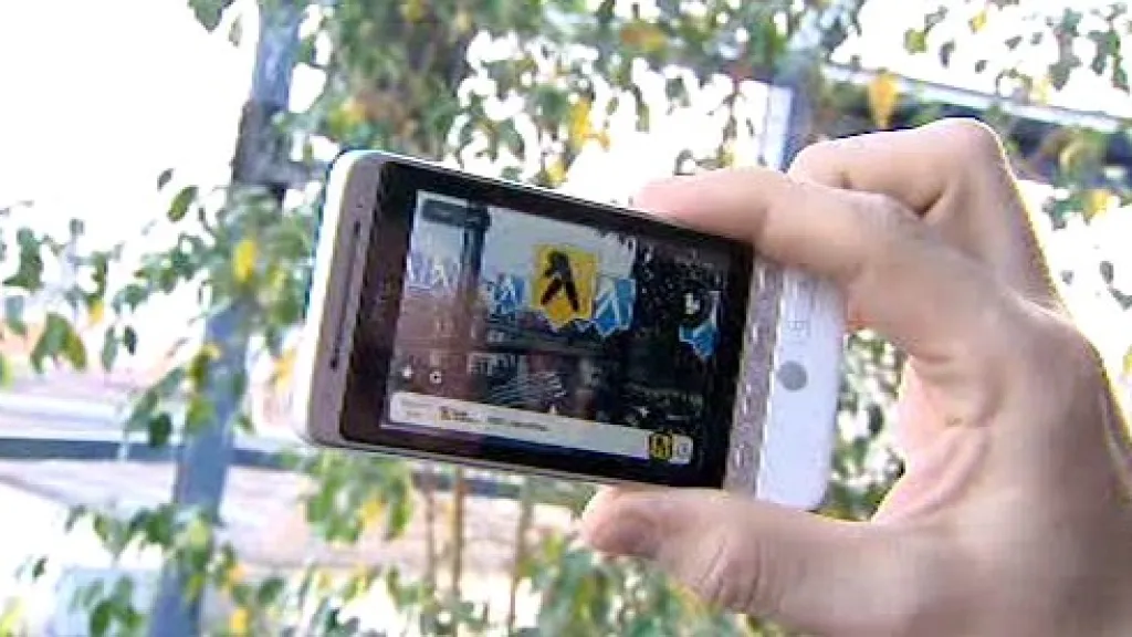 Mobil s aplikací navigace ve fotoaparátu