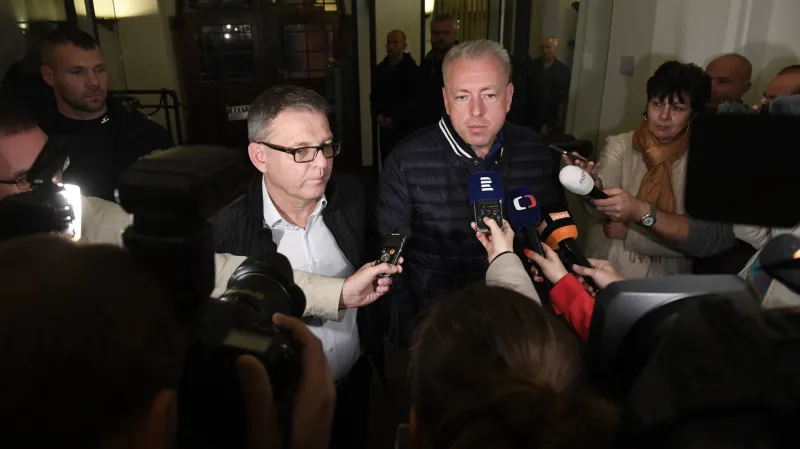 Místopředsedové ČSSD Milan Chovanec a Lubomír Zaorálek po jednání s vedením ANO