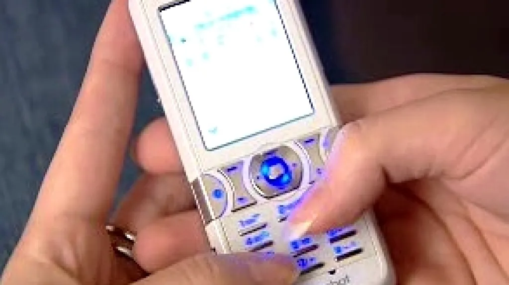Mobilní telefon