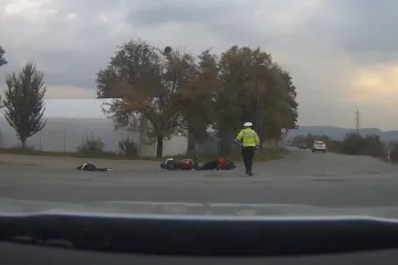 Motorkář, který v Mohelnici pod vlivem drog srazil policistku, půjde před soud