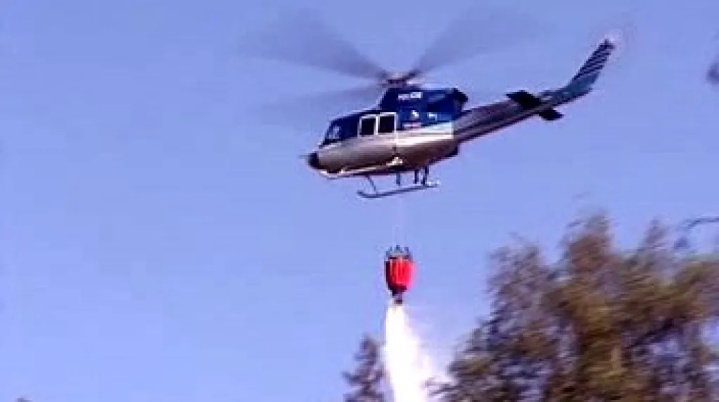 Hasičský vrtulník v akci