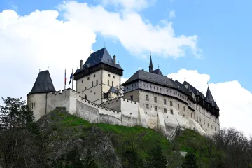 Po velké rekonstrukci se otevírá hrad Karlštejn