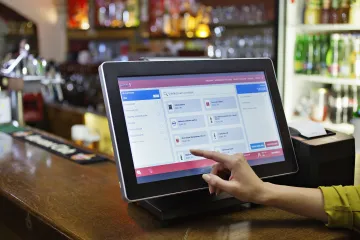 Kvůli pádu dodavatele kas na EET nemohou někteří evidovat. Pokuty jim ale hrozí až v srpnu