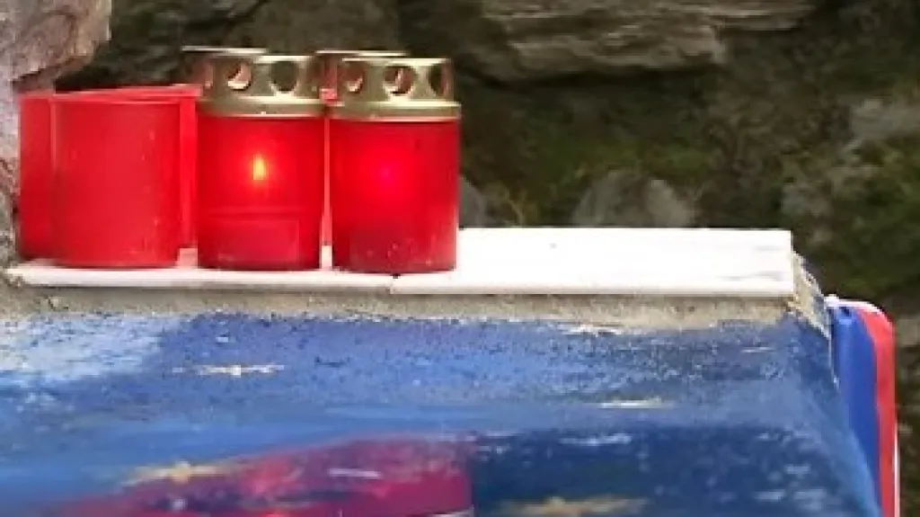 Studánka poničená barvami