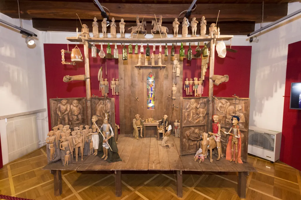 Výstavu doplní bohatý doprovodný program s filmovými projekcemi, soutěžemi pro děti, workshopy a přednáškami