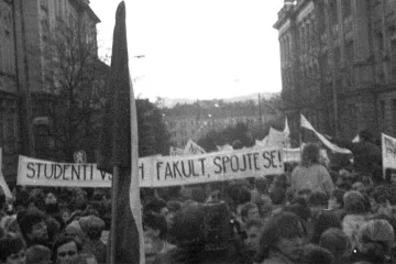 Někteří kantoři nás zastrašovali, vzpomíná na listopad 1989 na katedře žurnalistiky Marek Wollner