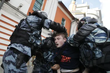 Ruské lokální volby nabízí přehlídku absurdních způsobů, jak vyškrtnout opozici