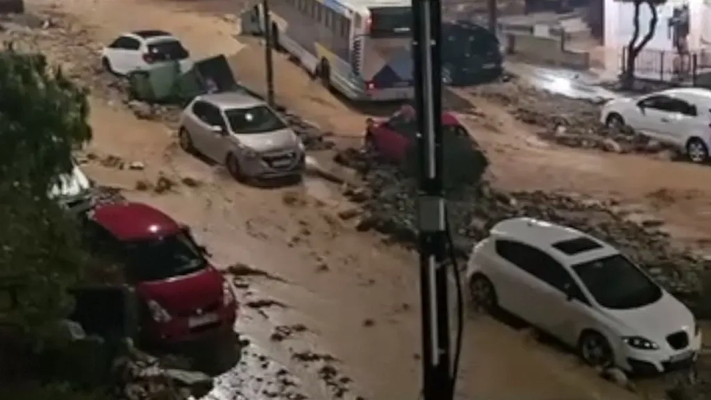 Následky bouře v Athénách