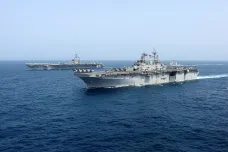 Írán je podle svého generála připraven poslat americké lodě ke dnu