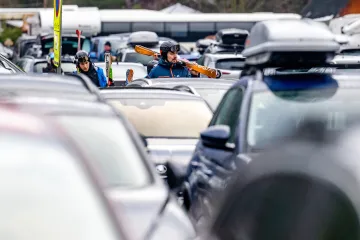 Policie na několik hodin uzavřela vjezd do Špindlerova Mlýna