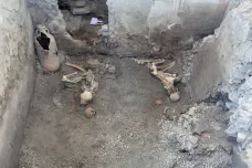 Archeologové našli dvě další těla v Pompejích. Vědce překvapilo, že muže nezabila erupce Vesuvu