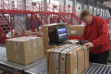 Balíků před Vánocemi přibývá, Česká pošta potřebuje na pět tisíc brigádníků
