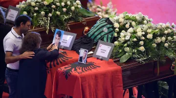 Lidé se loučí s jen některými oběťmi, část pozůstalých si státní pohřeb nepřála