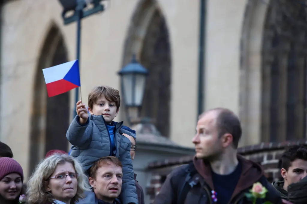 Oslavy 17. listopadu v pražských ulicích