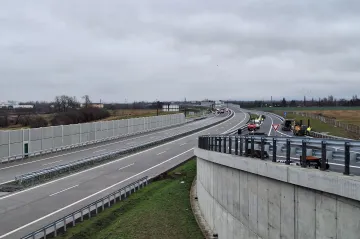 D1 je po desítkách let kompletní. Otevírá se poslední úsek u Přerova