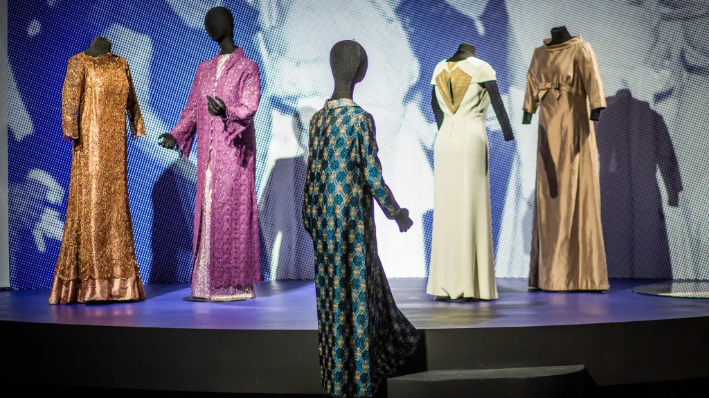 Z výstavy První dámy – móda a styl