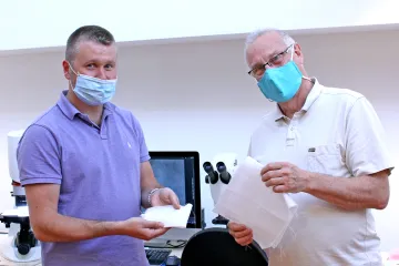 Liberečtí vědci vyvinuli roušku, která se v přírodě rozloží