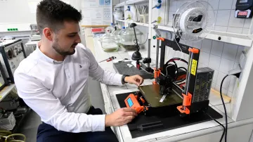 Vědci z Fakulty technologické Univerzity Tomáše Bati ve Zlíně vyvíjí 3D tištěná violoncella