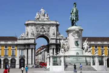 Zástupci trojky dorazili ke kontrole Portugalska