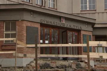 Prokletá oprava Tylova gymnázia: Přijde o dotaci?