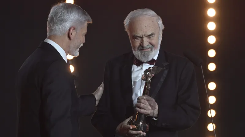 Prezident Petr Pavel uvedl Zdeňka Svěráka do Síně slávy