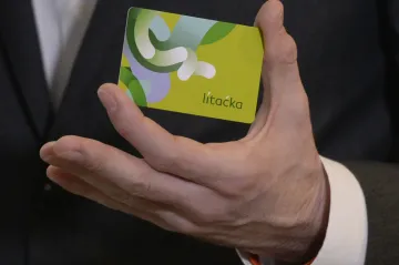 Souboj právníků o Lítačku a Opencard – Praha žaluje EMS, ta zase žaluje Prahu