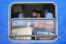 Do Česka přijel vlak s ukrajinskými běženci, v tuzemsku jich už tisíce hledají ubytování a pomoc