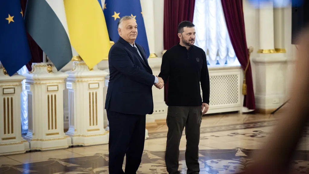 Maďarský premiér Viktor Orbán s prezidentem Volodymyrem Zelenským v Kyjevě