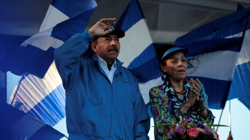 Prezident Nikaraguy Daniel Ortega a spoluprezidentka Rosario Murillová
