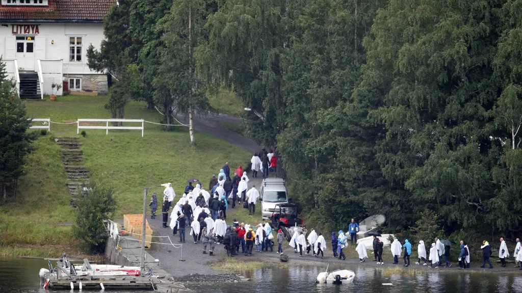 Příbuzní obětí přijeli na ostrov Utöya