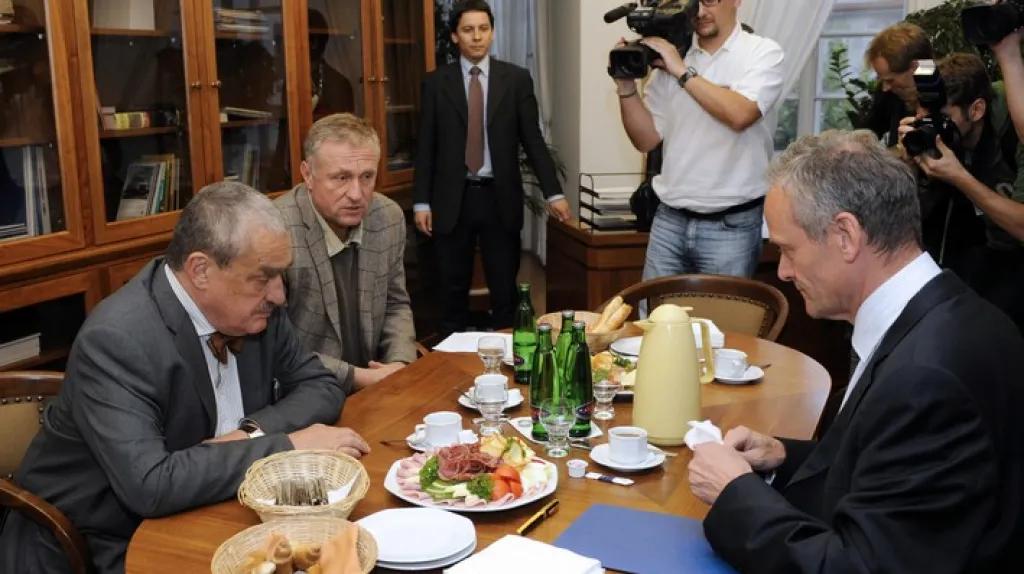 Jednání o mandátu Fischerovy vlády