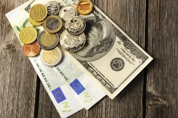 Kdy vybrat peníze na dovolenou?