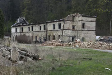 V bývalé Schindlerově továrně u Svitav chce nadační fond vybudovat památník se skleněným pavilonem