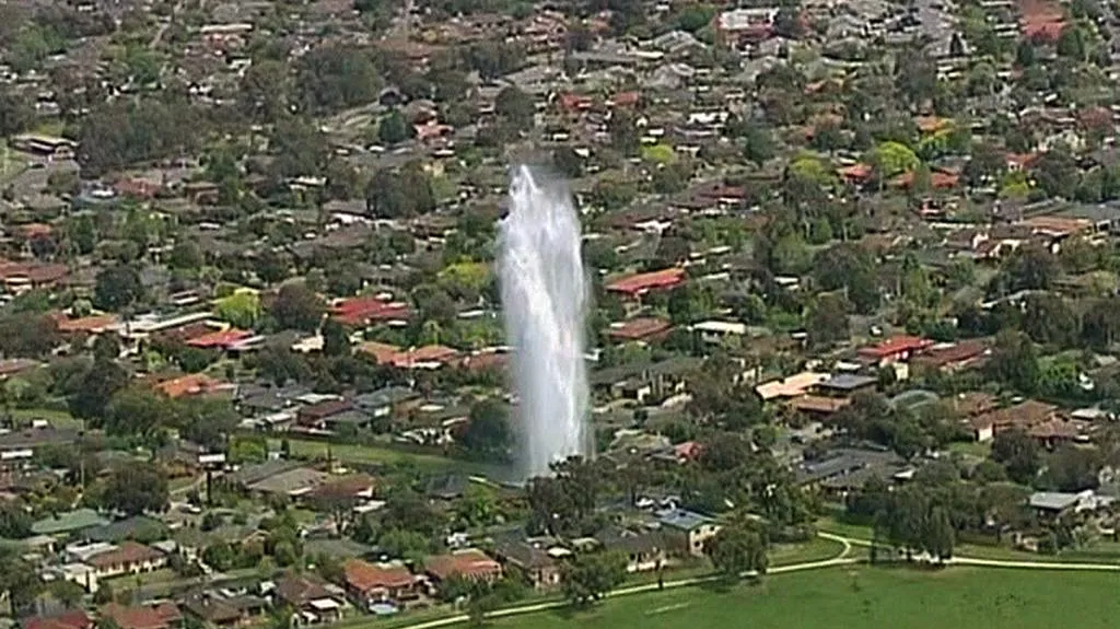 Gejzír vody na předměstí Melbourne
