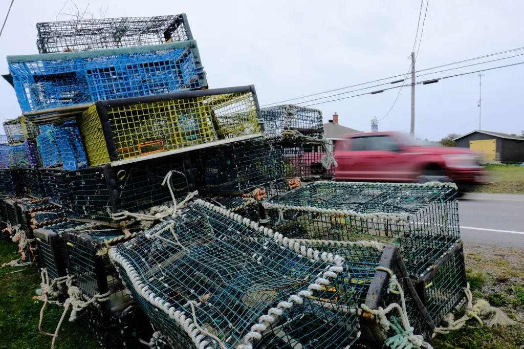 Střety kvůli právům na rybolov v oblasti se v posledních týdnech staly násilnými. Situaci řeší policie i vláda