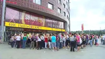 Fanoušci čekají před Synot Tip Arénou